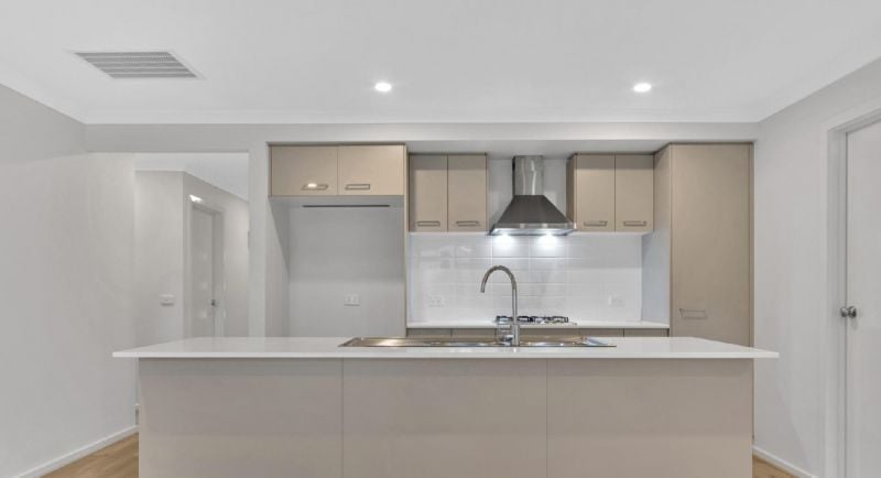 18 Louisville Drive, Thornhill Park