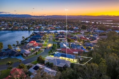 Sold By Broc Pearson 0492 002 094