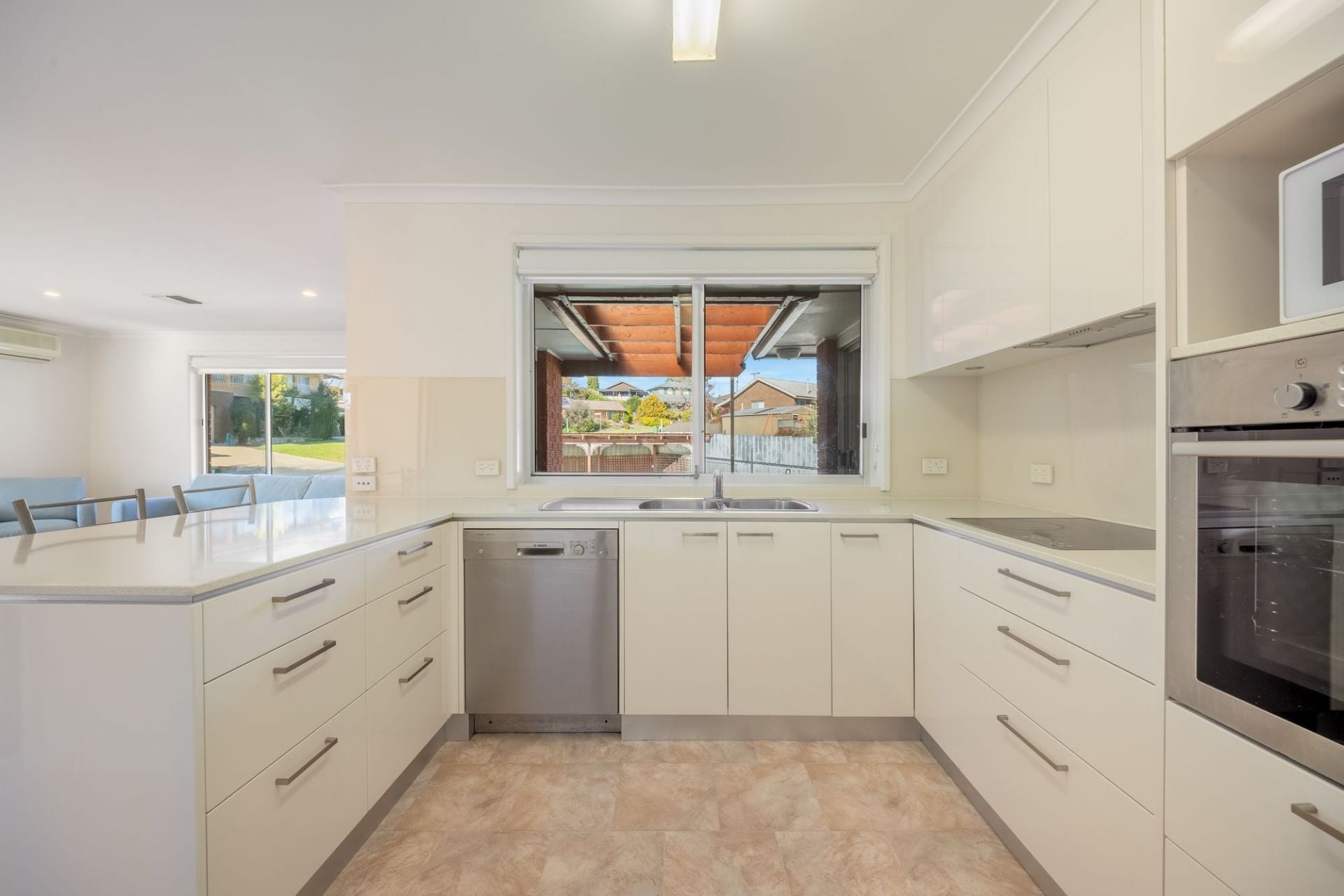 17 Bendora Avenue Queanbeyan NSW, Queanbeyan - Thumbnail 5