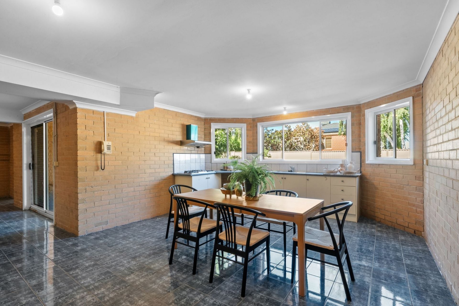 Family Scale Living in a Blue-Chip Mill Park Pocket