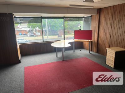 HIGHLY EXPOSED SHOWROOM ON WELLINGTON RD!