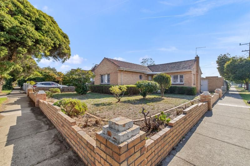 2 Storey Road, Reservoir