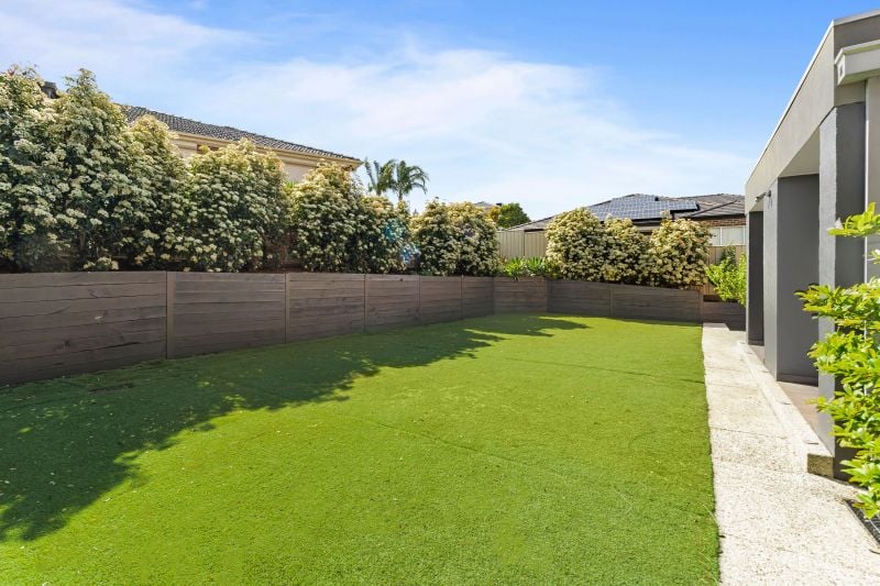 24 Clare Boulevard, Greenvale