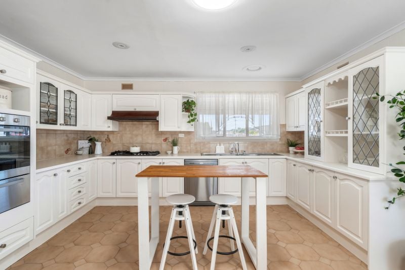 74 Heyington Avenue, Thomastown