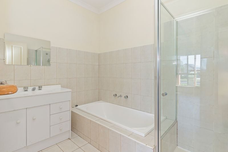 2/9 Dennis Street, Lalor