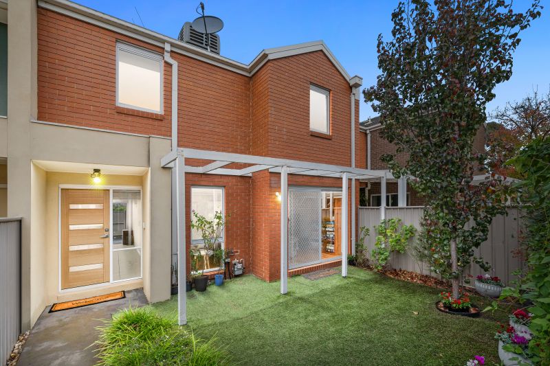 6/30 The Parkway, Caroline Springs