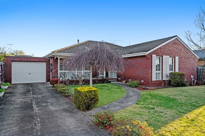 17 Greenway Drive, Mill Park