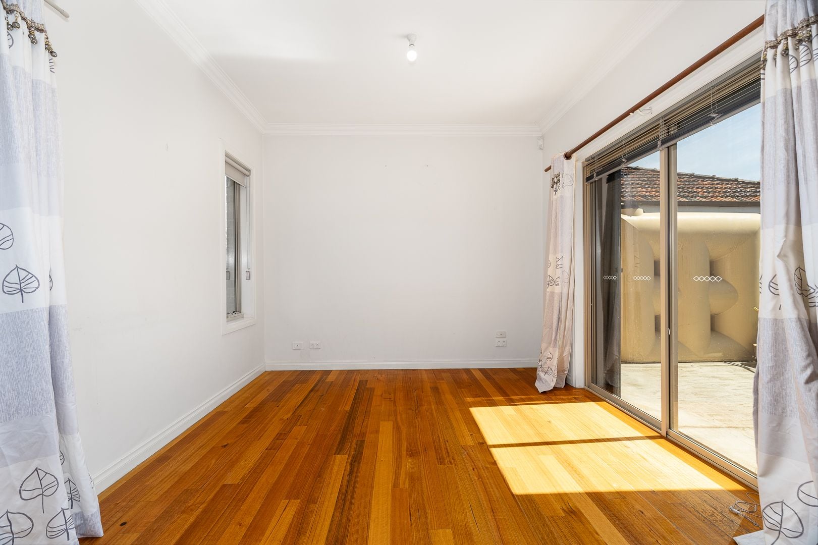 Stylish Two-Bedroom Townhouse in Convenient Reservoir Location