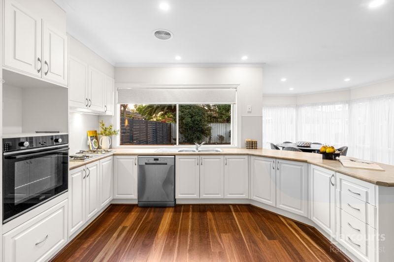 11 Macedon Close, Caroline Springs