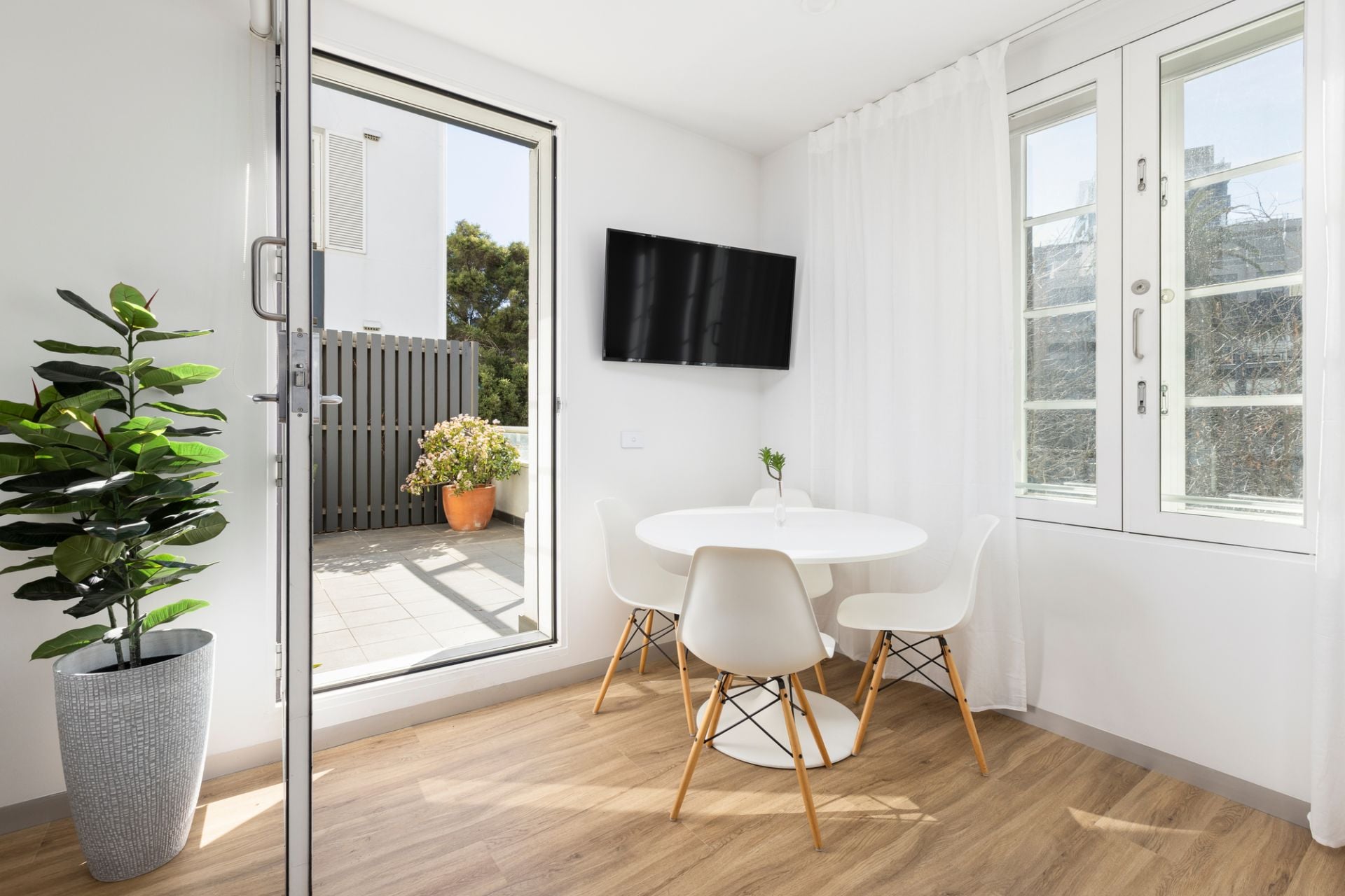 111/9 Commercial Road, Melbourne, Melbourne - Thumbnail 2