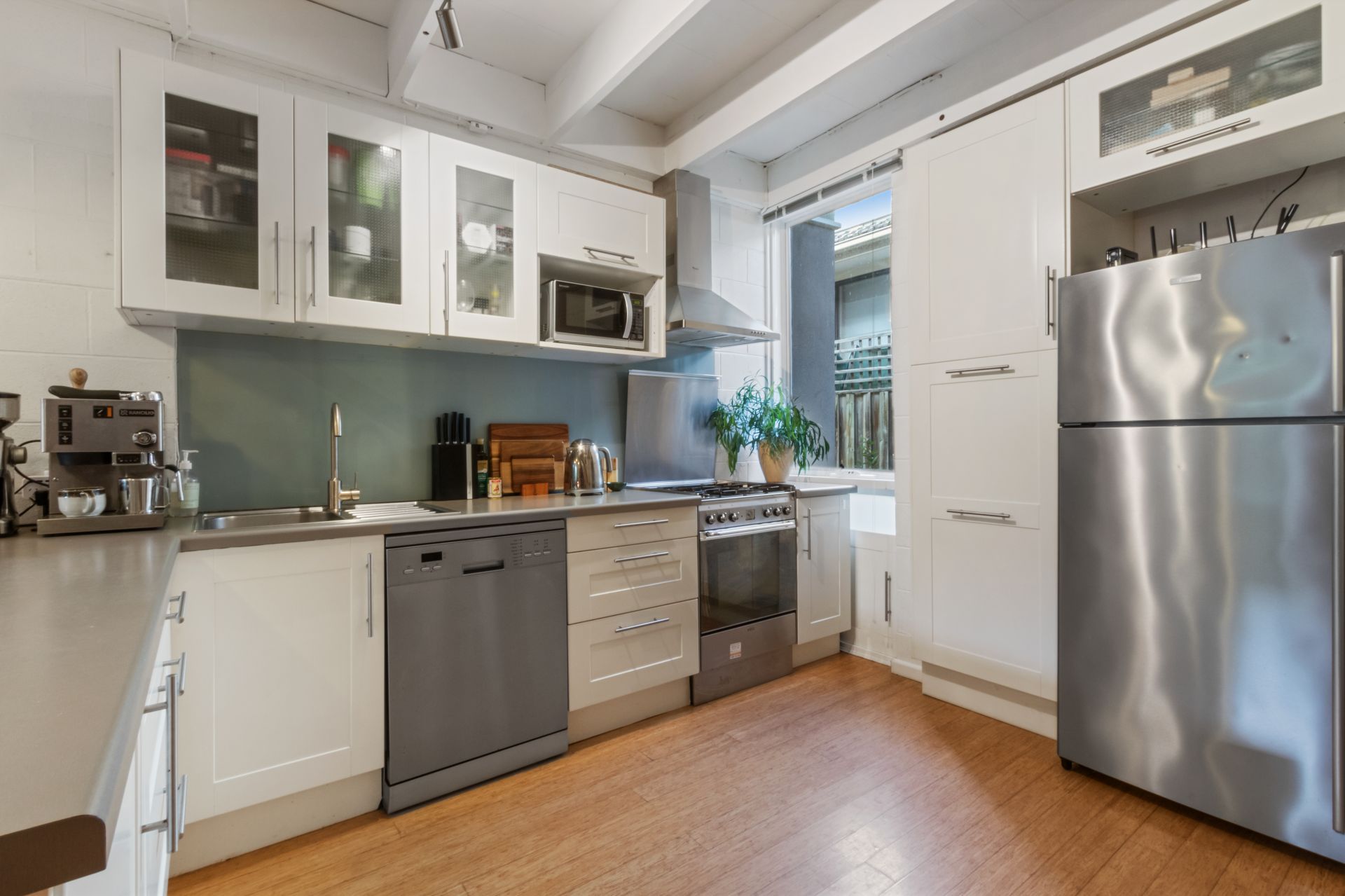 Charming 2 Bedroom, Townhouse!