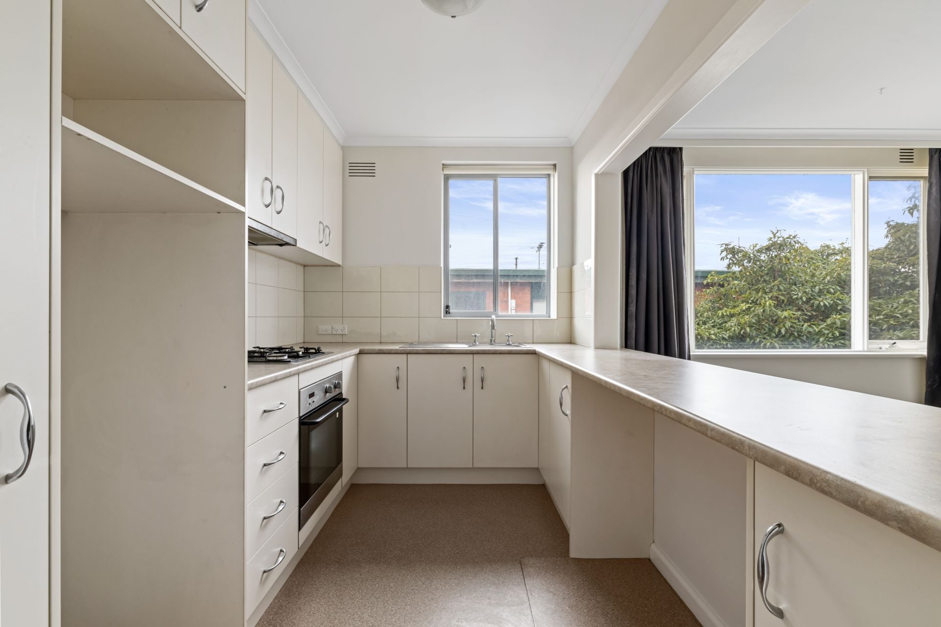 Modern Updated Apartment in a Prime Essendon Location