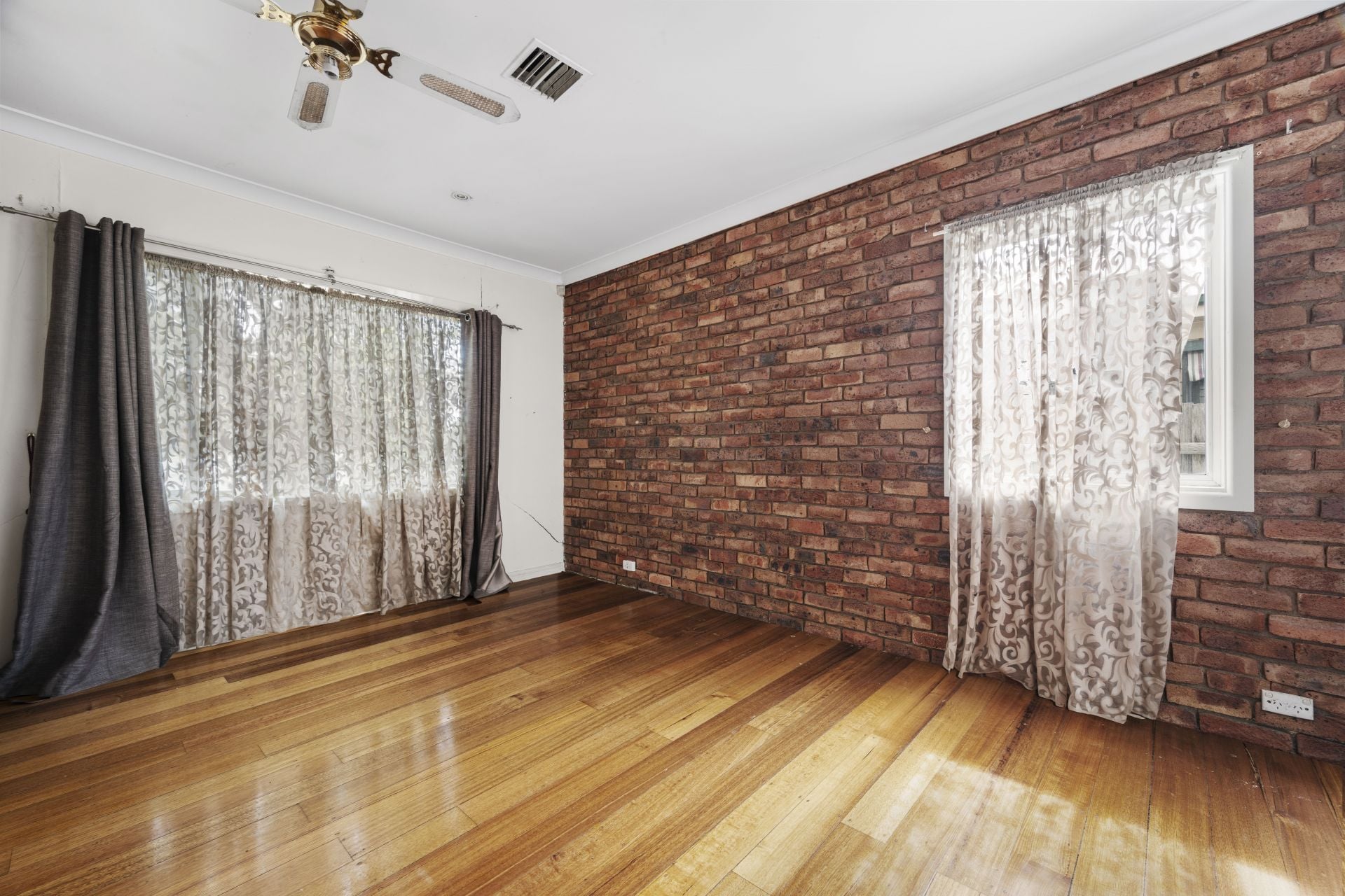 Unfinished Project, Suitable For The Handyman/Renovator Or Builder To Redevelop