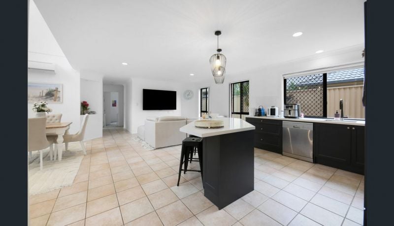 $ 1,210,000, Runaway Bay - Thumbnail 5