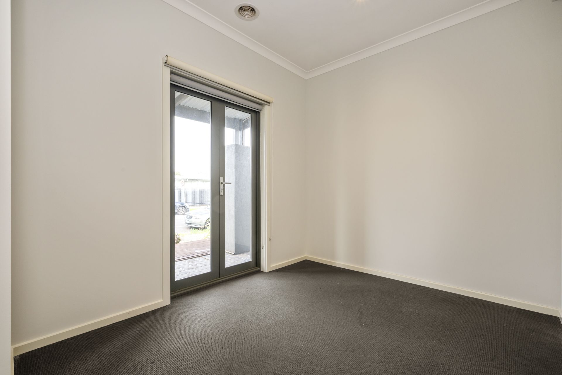 SPACIOUS HOME WITH PERGOLA, BBQ & SPA