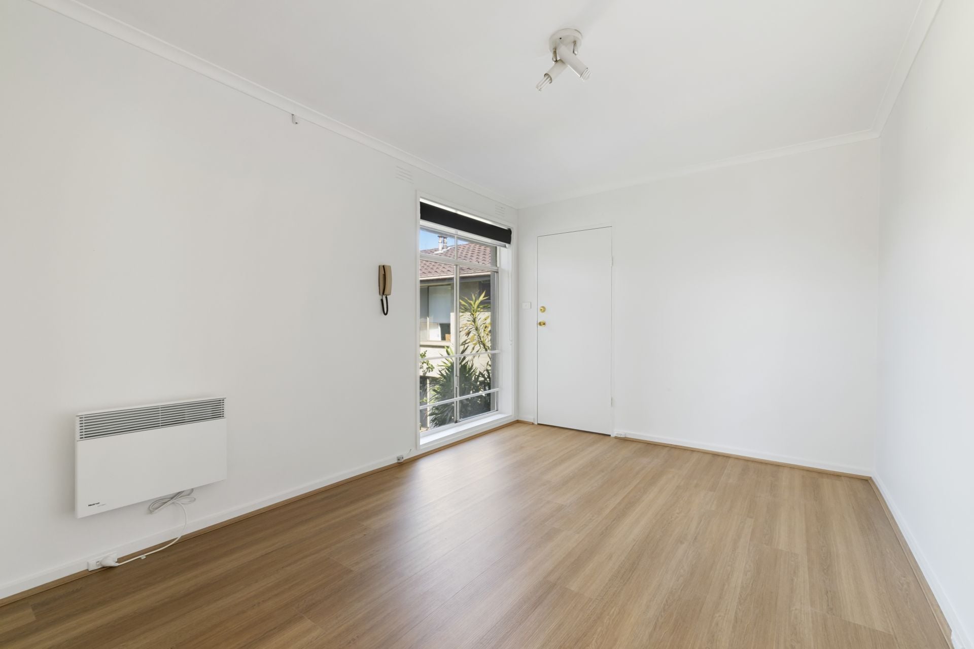 Affordable Spacious Apartment In Great Location !