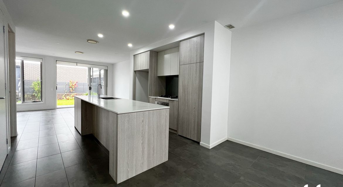 Denham Court 209 Jamboree Avenue