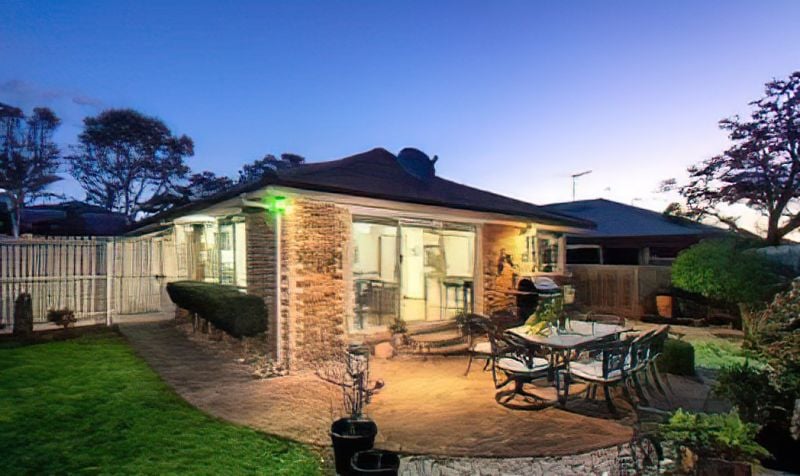 1 Whipbird Court, Rowville VIC