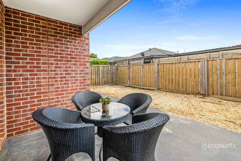 48 Royale Drive, Fraser Rise