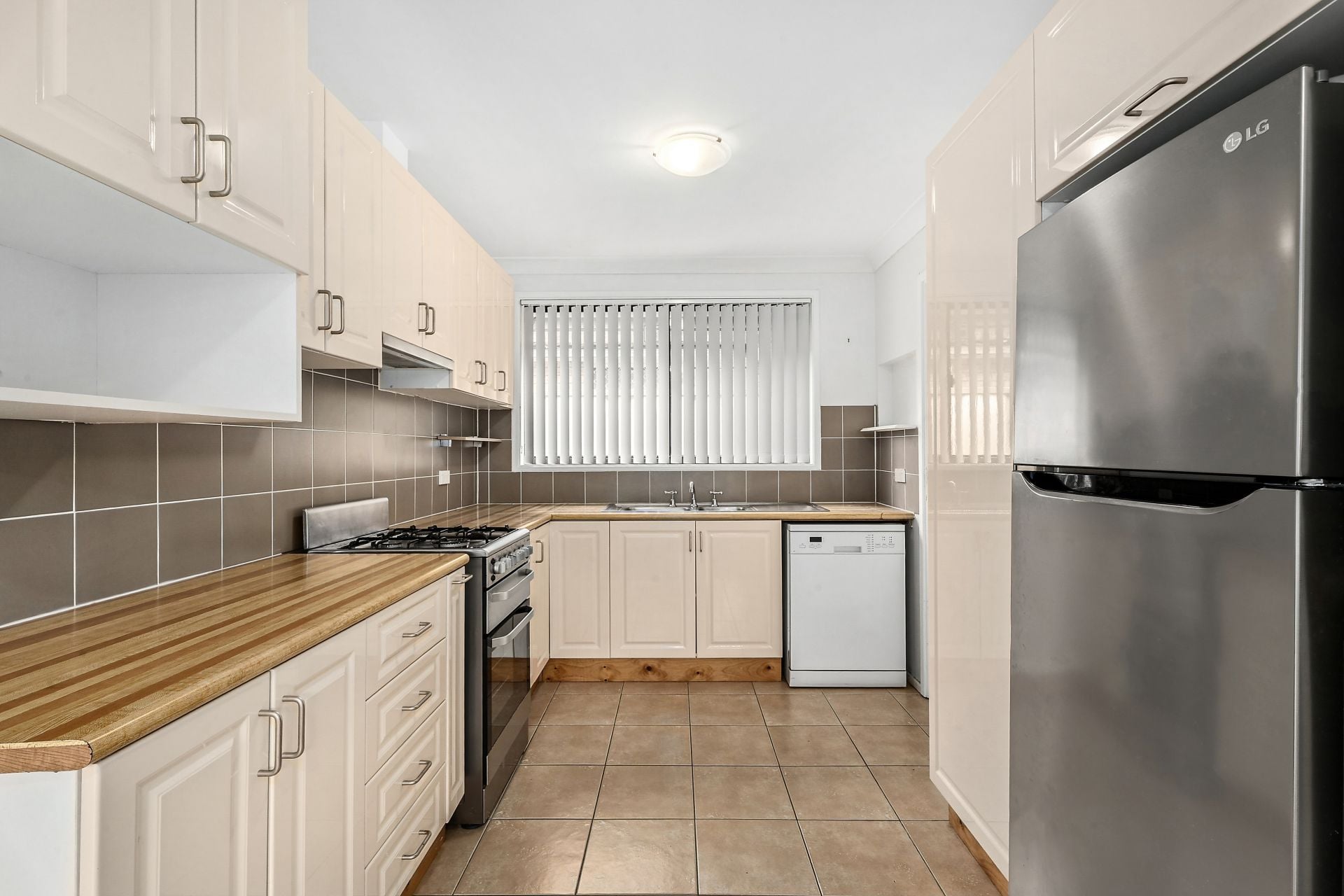 16a Oswald Crescent, Rosemeadow, Rosemeadow - Thumbnail 3