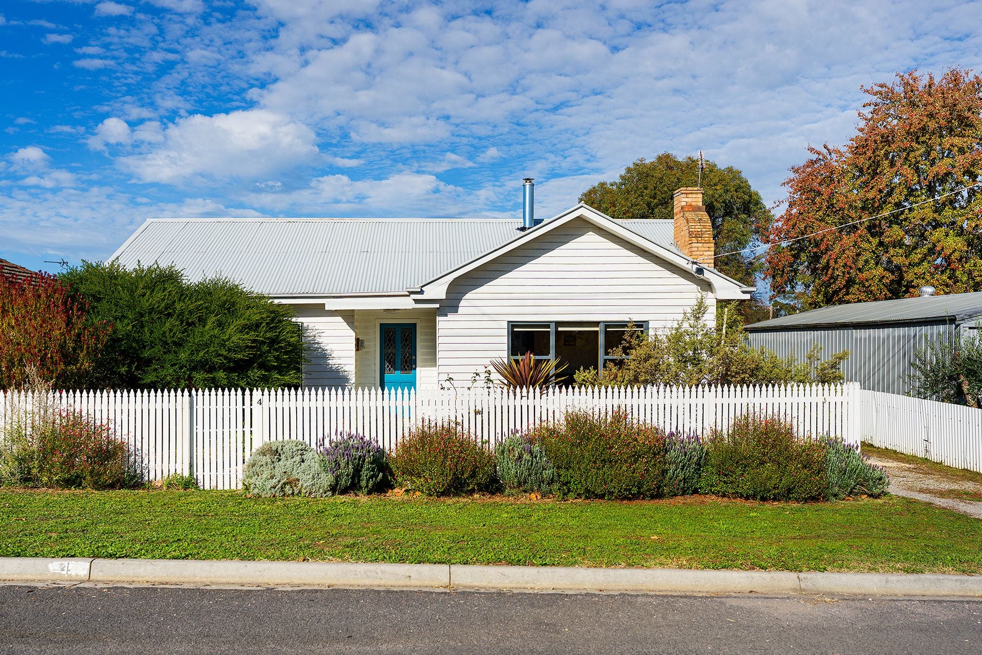 4 Silver Street, Campbells Creek - Thumbnail 2
