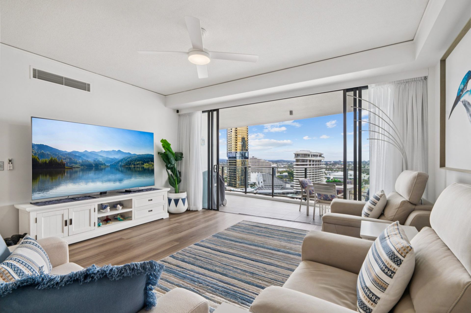 2101/22 Surf Parade, Broadbeach - Thumbnail 5