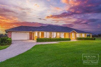 Magnificent Country Home with Acreage – King Creek (25 Acres / 10.2ha)