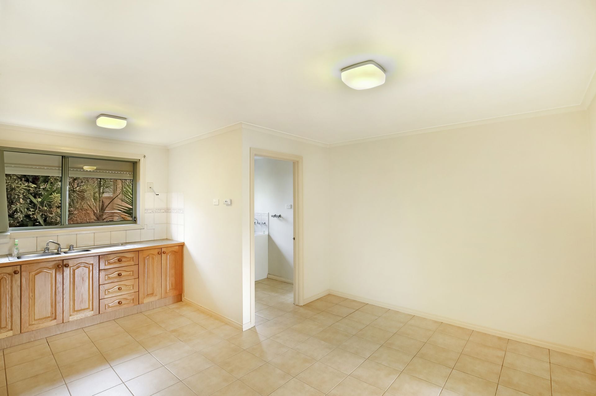 LOCATION AND COMFORT ALL IN ONE!!!
