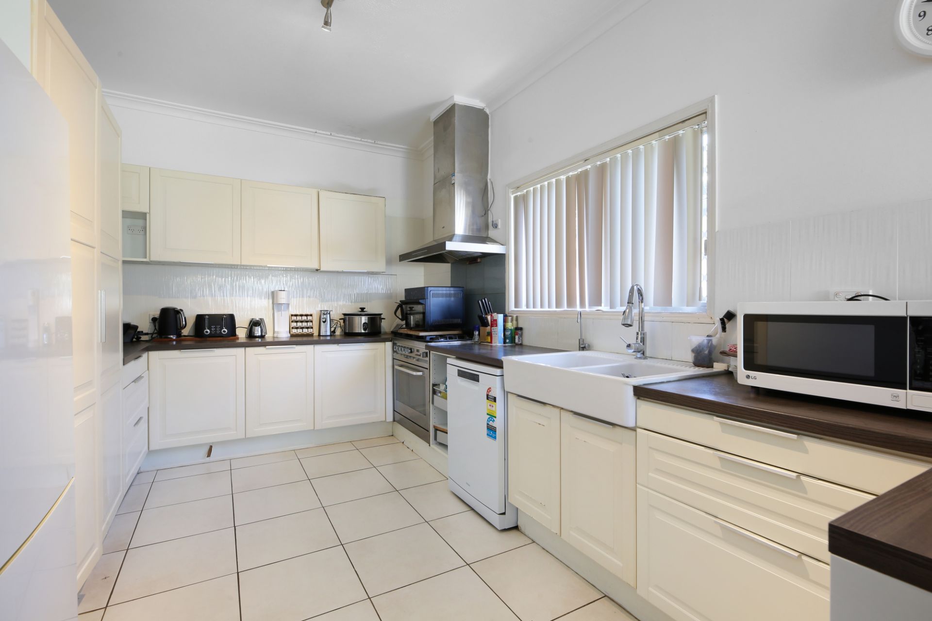 36 Nyora Street, Southport, Southport - Thumbnail 7