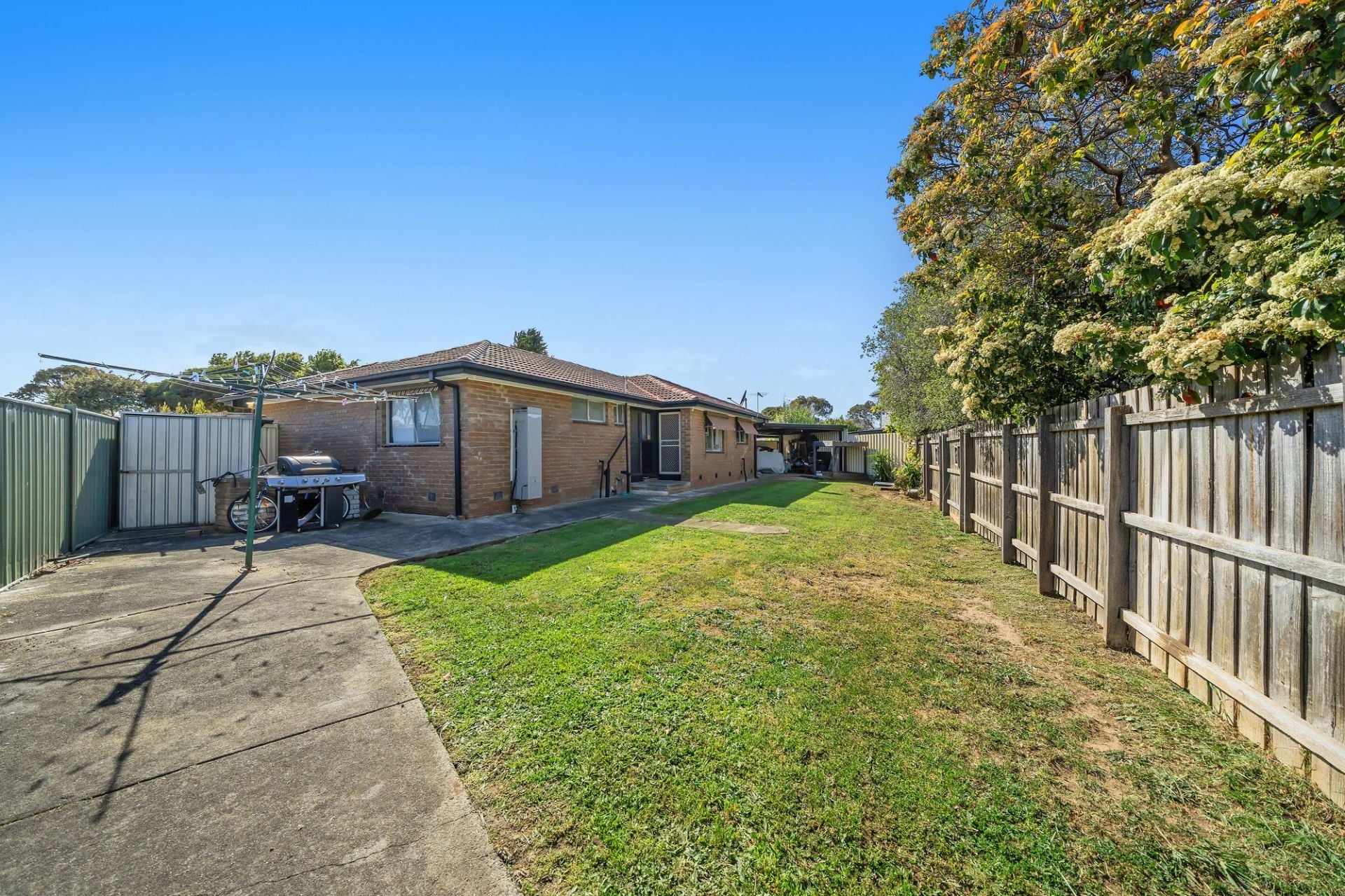 OPTIONS  APLENTY (With Approved Permit For 2 Townhouses)