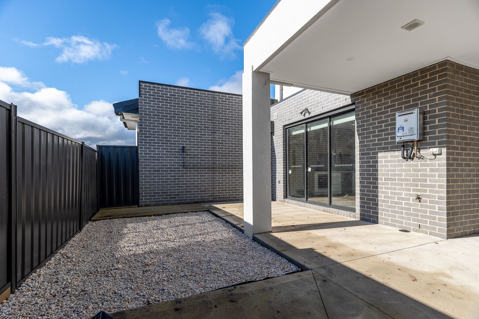 BRAND NEW 2 BEDROOM TOWNHOUSE