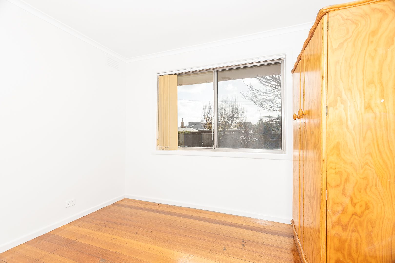 CONVENIENT & LOW MAINTENANCE 2 BEDROOM