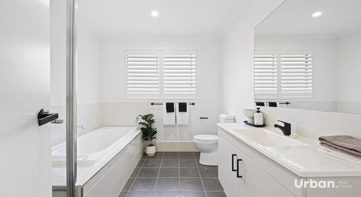 Bardia 66 Ingleburn Gardens Drive