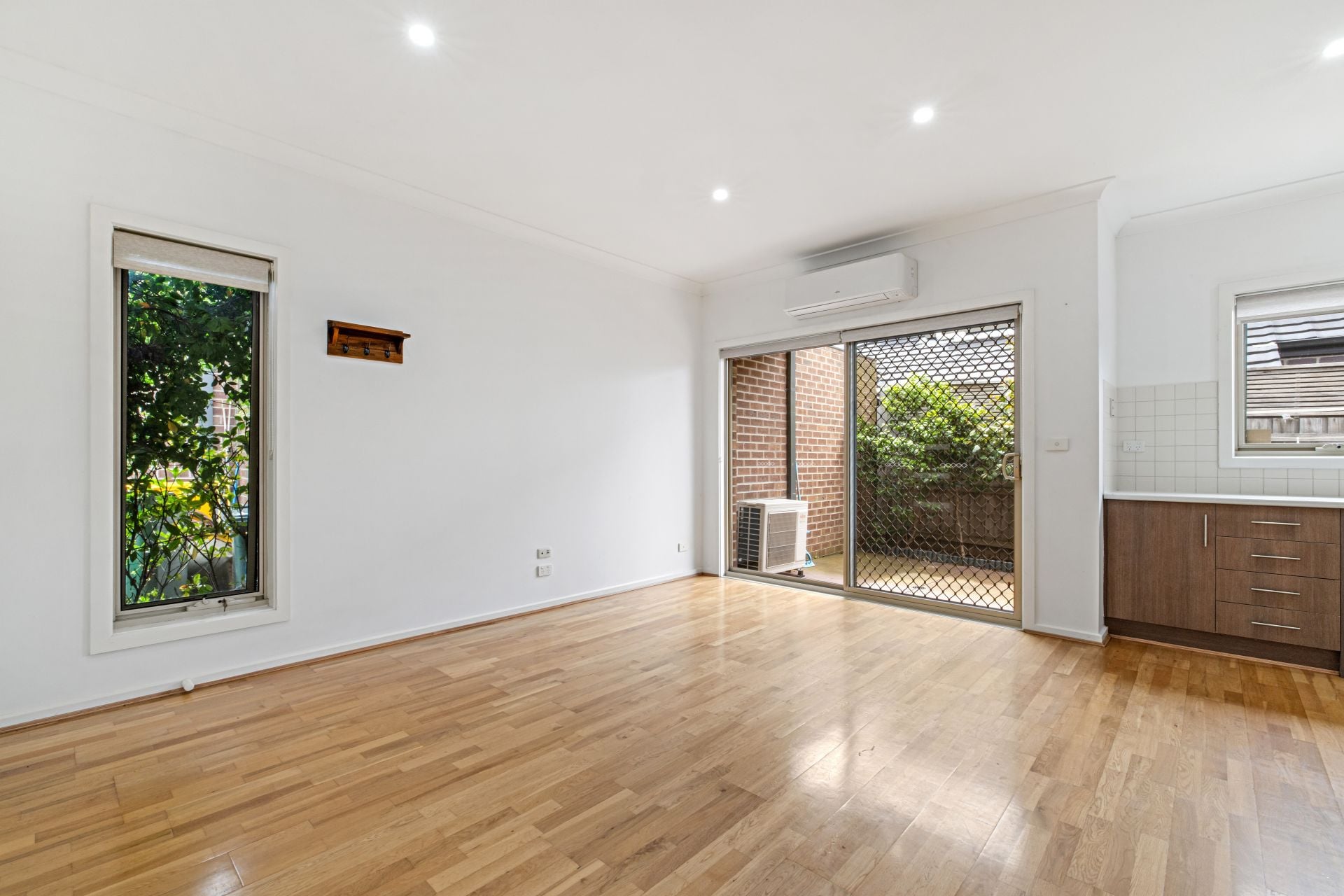 Modern 2-Bedroom Unit in Prime Reservoir Location