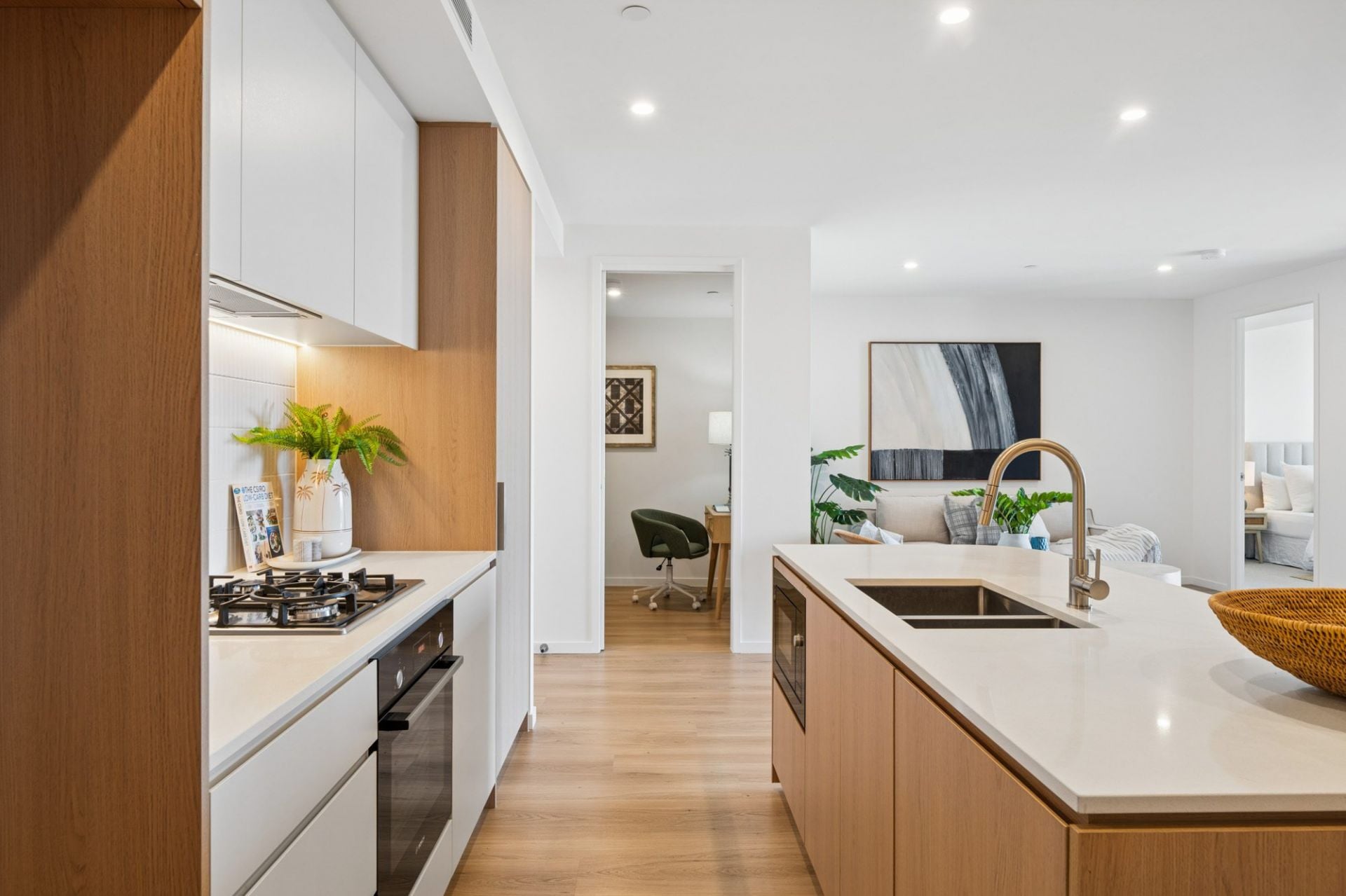 1003/146-148 Surf Parade, Broadbeach - Thumbnail 8