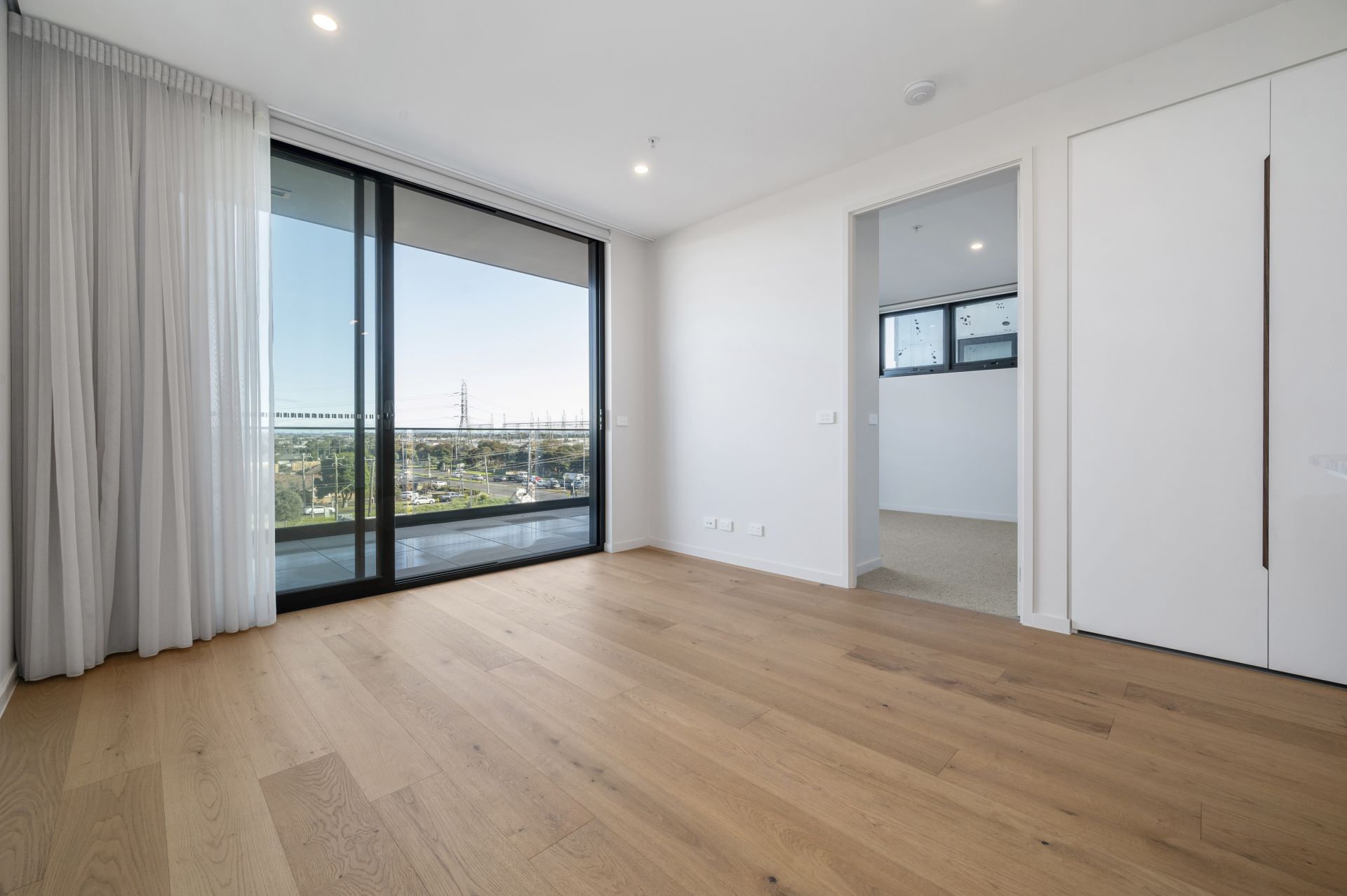 Modern apartment, convenient location!