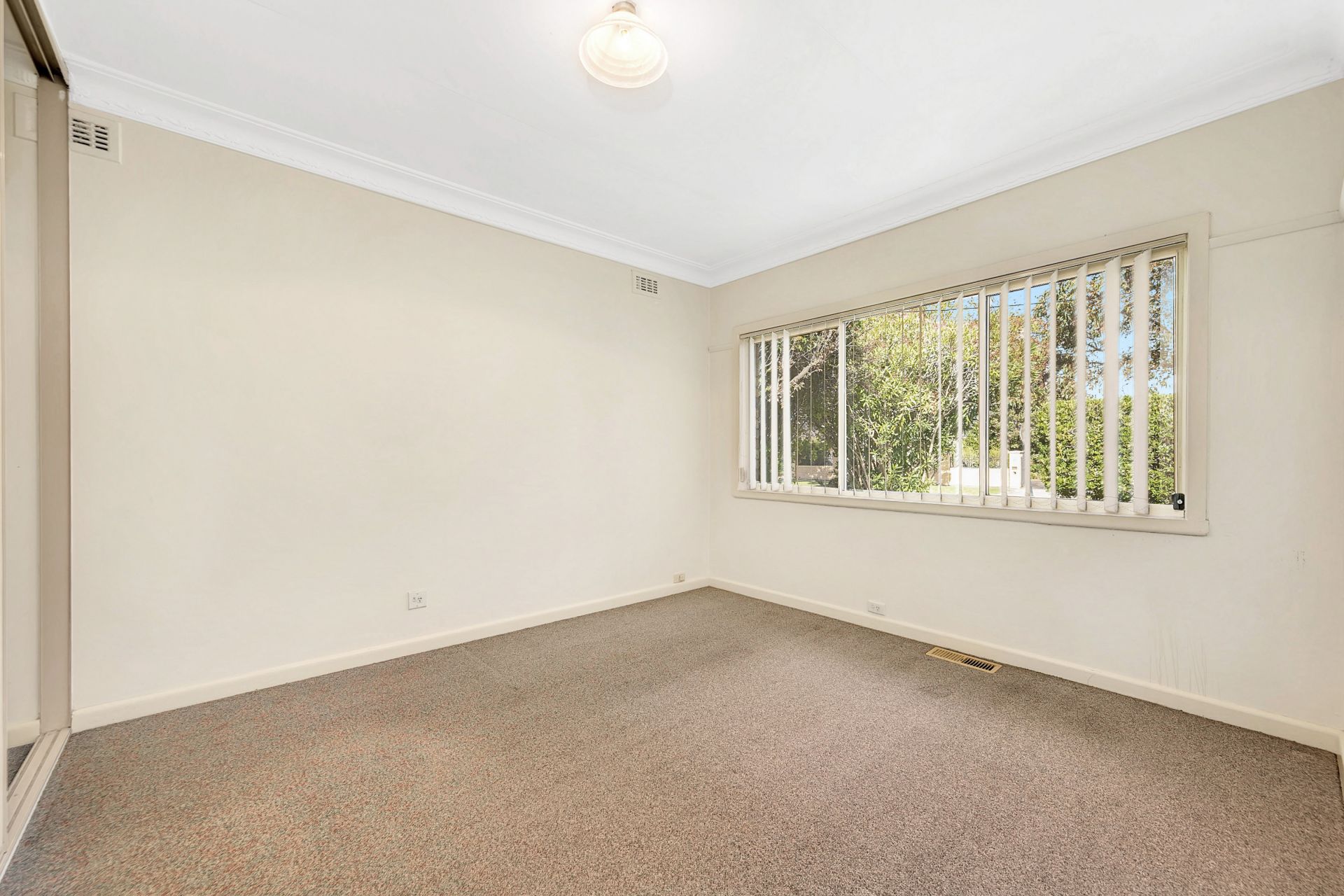 Great Location, Lovely Home!!