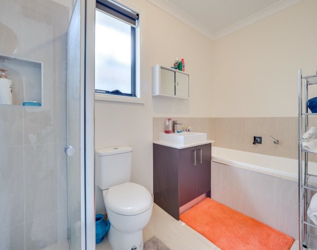 Beautiful Two-Bedroom Townhouse in Convenient Location
