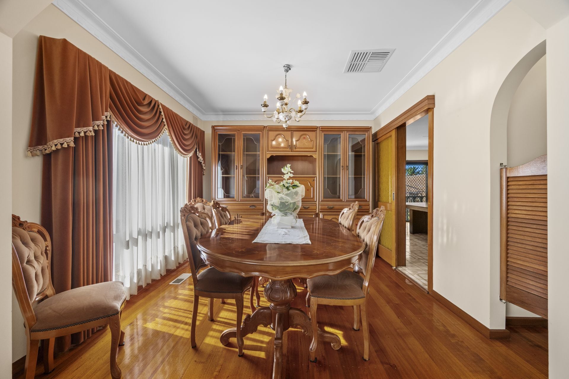 Quality Elevated Solid Home – Close To Everything