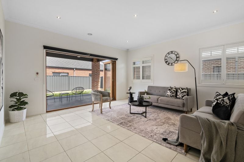 90 Hawkstowe Parade, South Morang