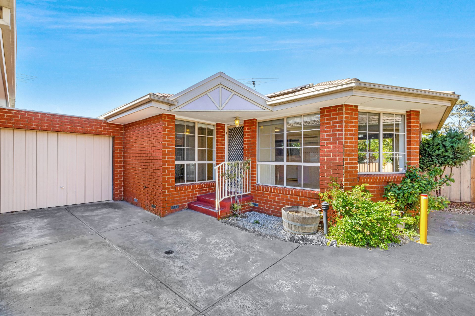 Secluded Gem With Lots Of Garden Surrounds