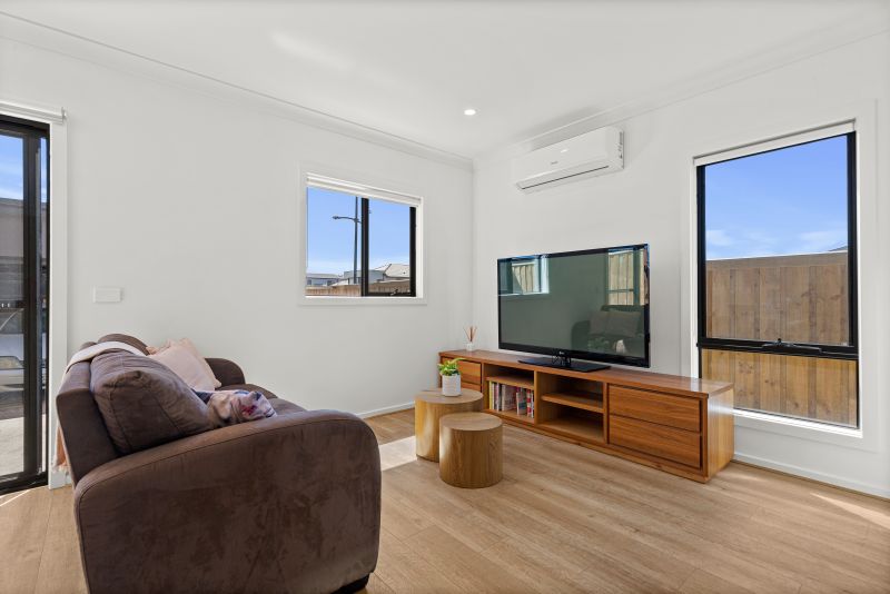 17 Versailles Walk, Wollert