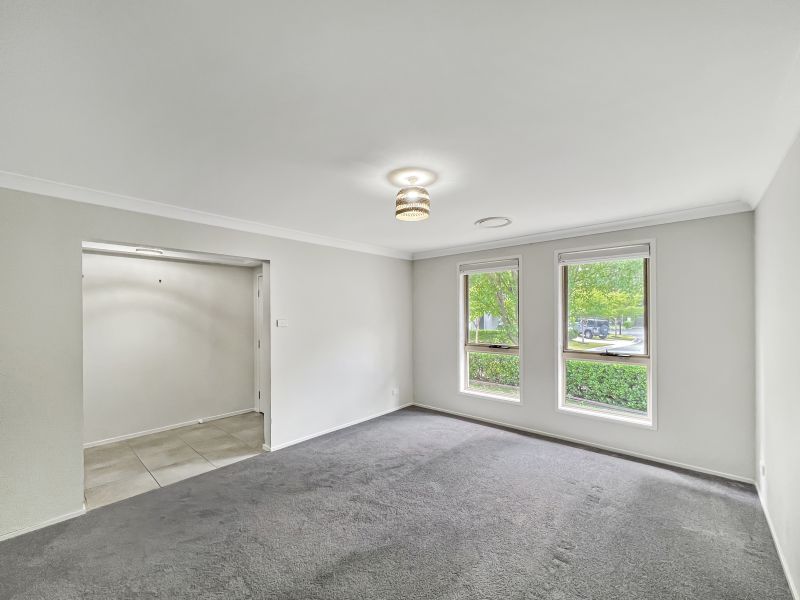 Beautiful Freshly Painted Family Home in a Great Estate