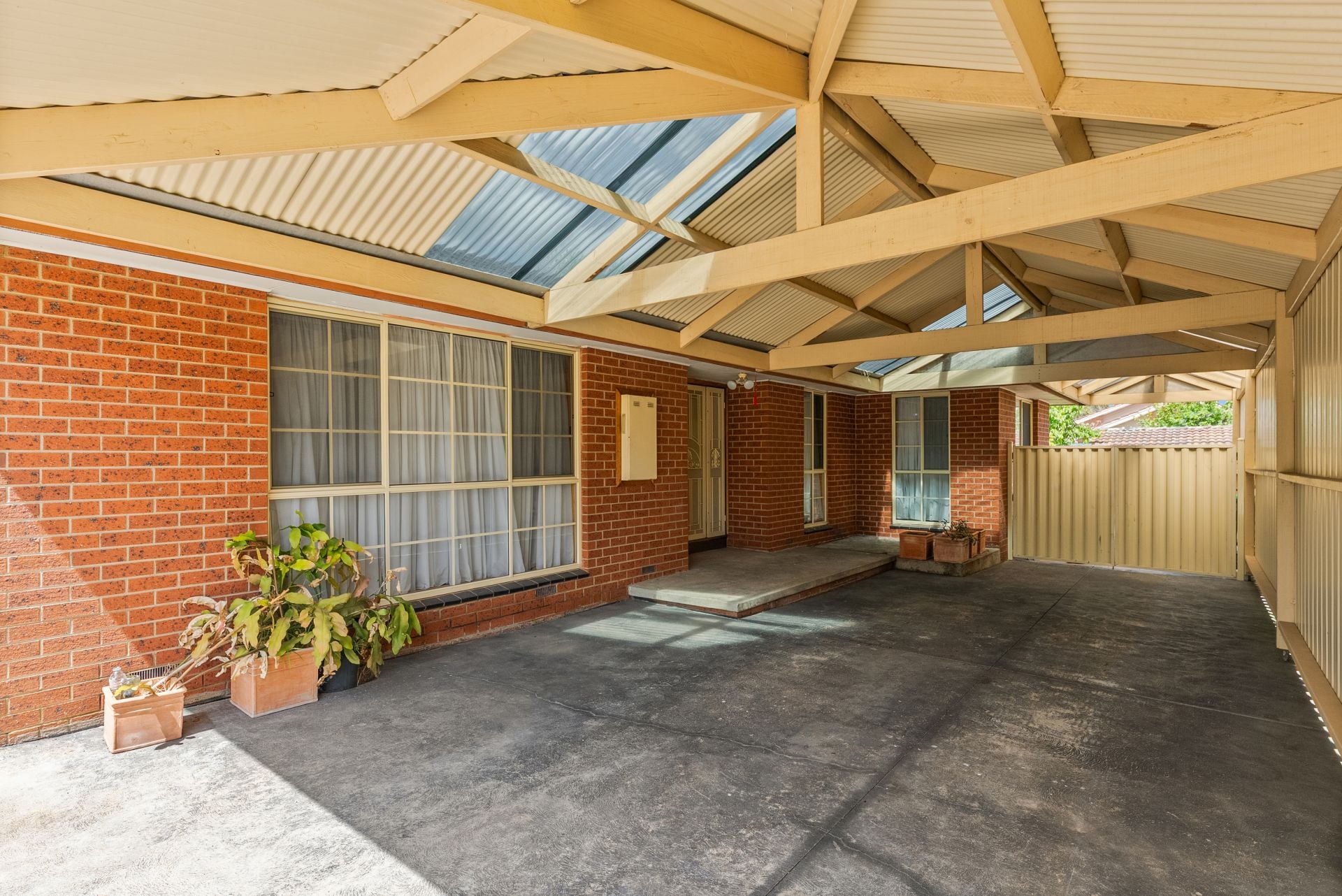 Comfortable, Convenient & Full of Potential in a Quiet Court