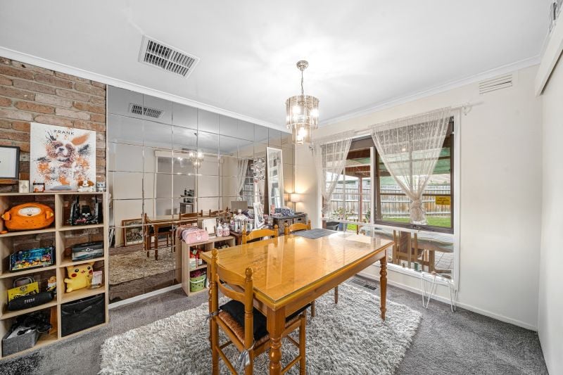 1 Dalray Close, Mill Park