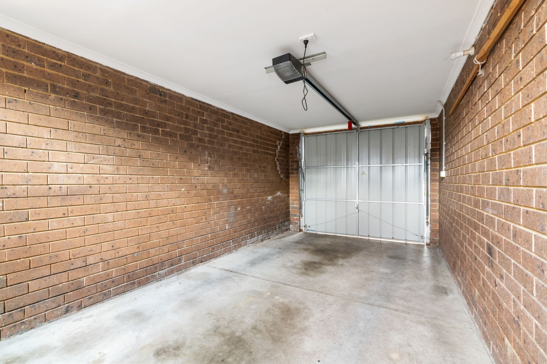 Stylish Single Level Living In A Prime Reservoir Location