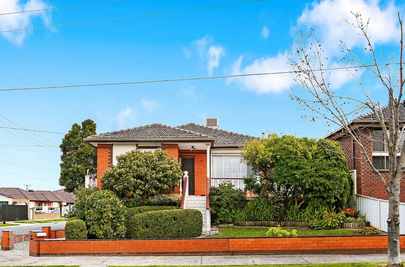 Comfortable 3-bedroom family living in a highly convenient location.
