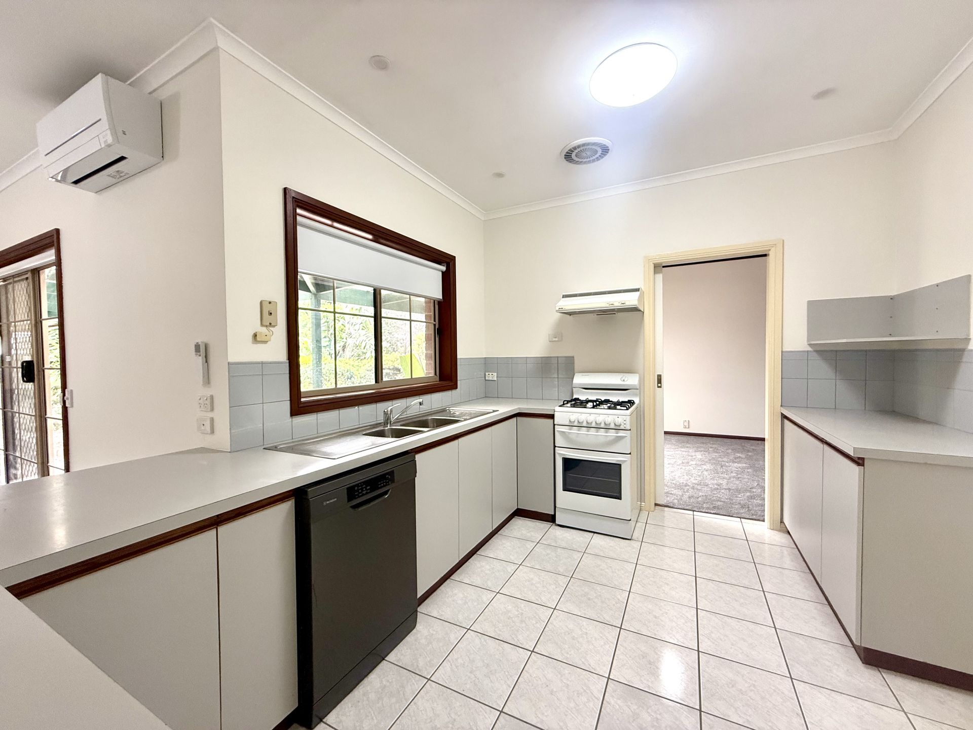 42 Heytesbury Drive, Leopold - Thumbnail 5