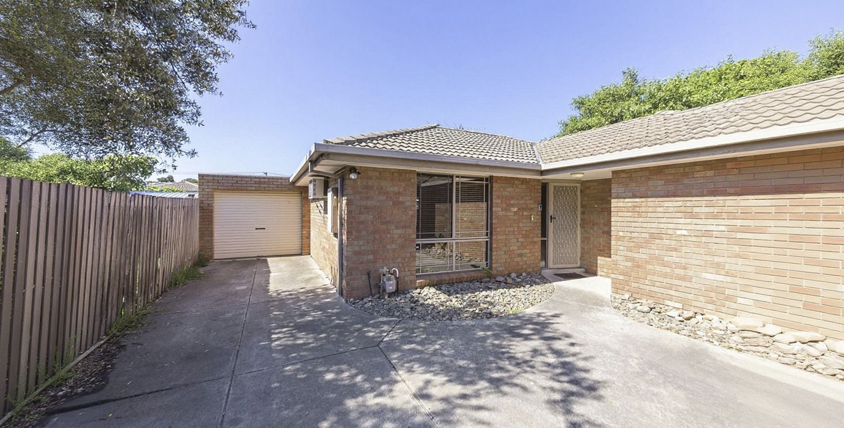 Well-Presented 2-Bedroom Unit with Private Garden