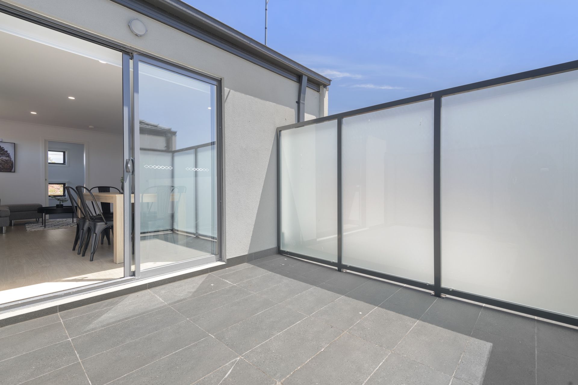 MODERN TOWNHOUSE IN PRIME LOCATION